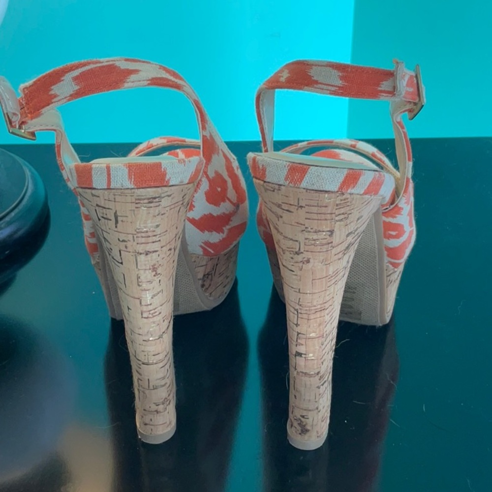 EUC Size 7 Orange animal print tiger platforms.  Shoedazzle. Cork - Picture 5 of 10